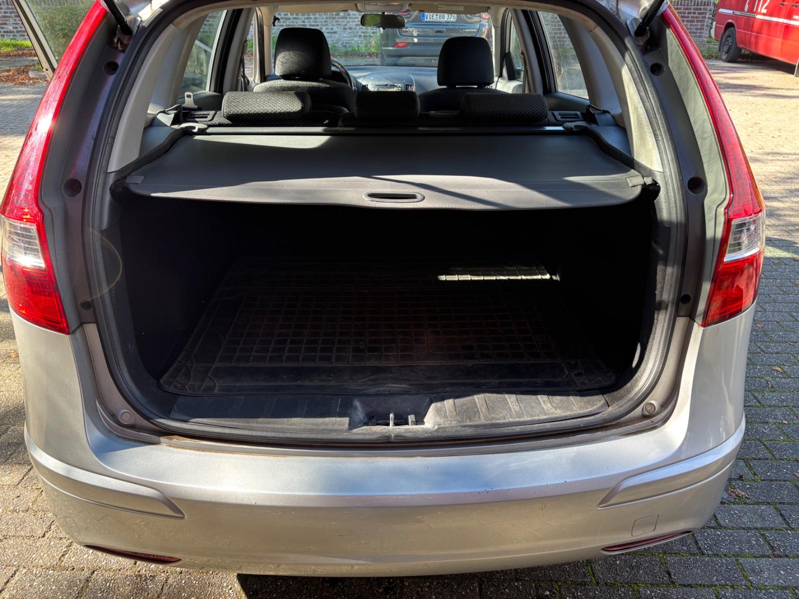Hyundai i30 2012 — салон