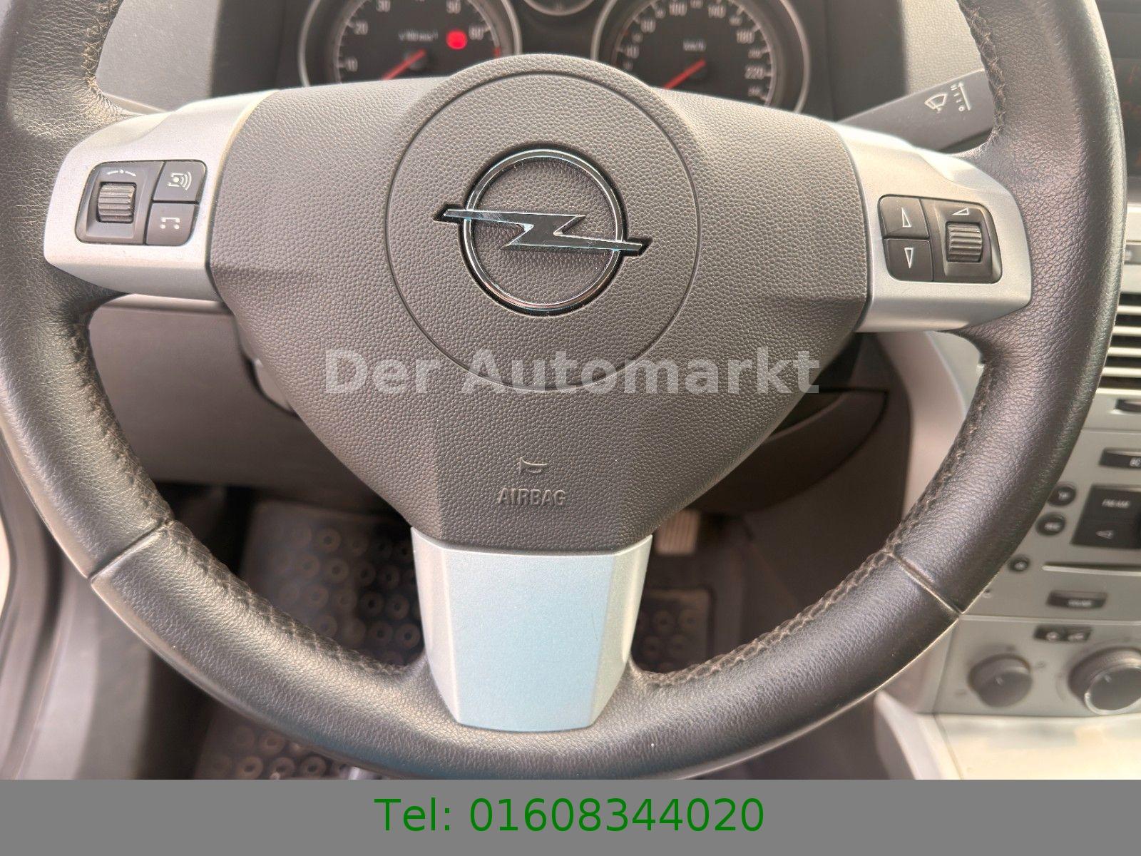 Opel Astra 2009 — photo 12