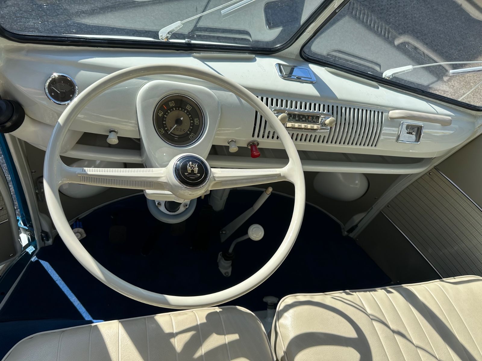 Fahrzeugabbildung Volkswagen T1 Bus 13-Fenster-Ausführung  Modelljahr 1966