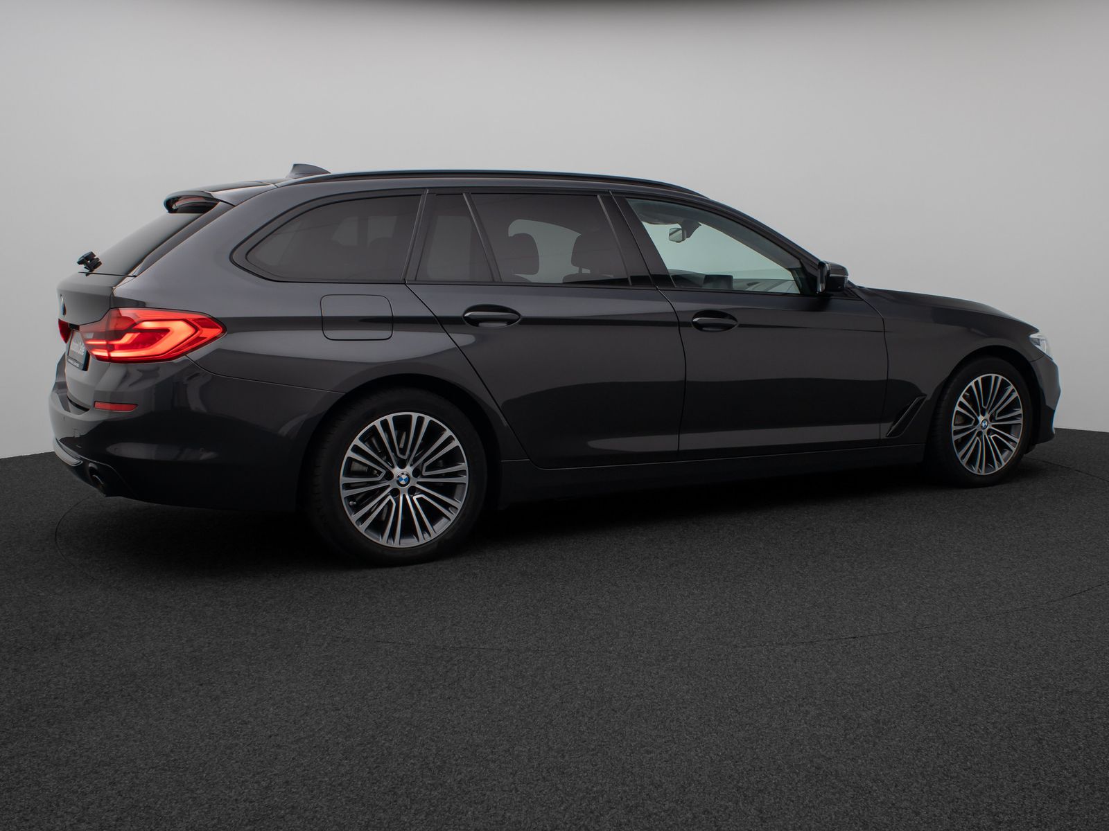 Fahrzeugabbildung BMW 530d xD SportLine 360°HUD DAB H/K 4xKlima Komfor