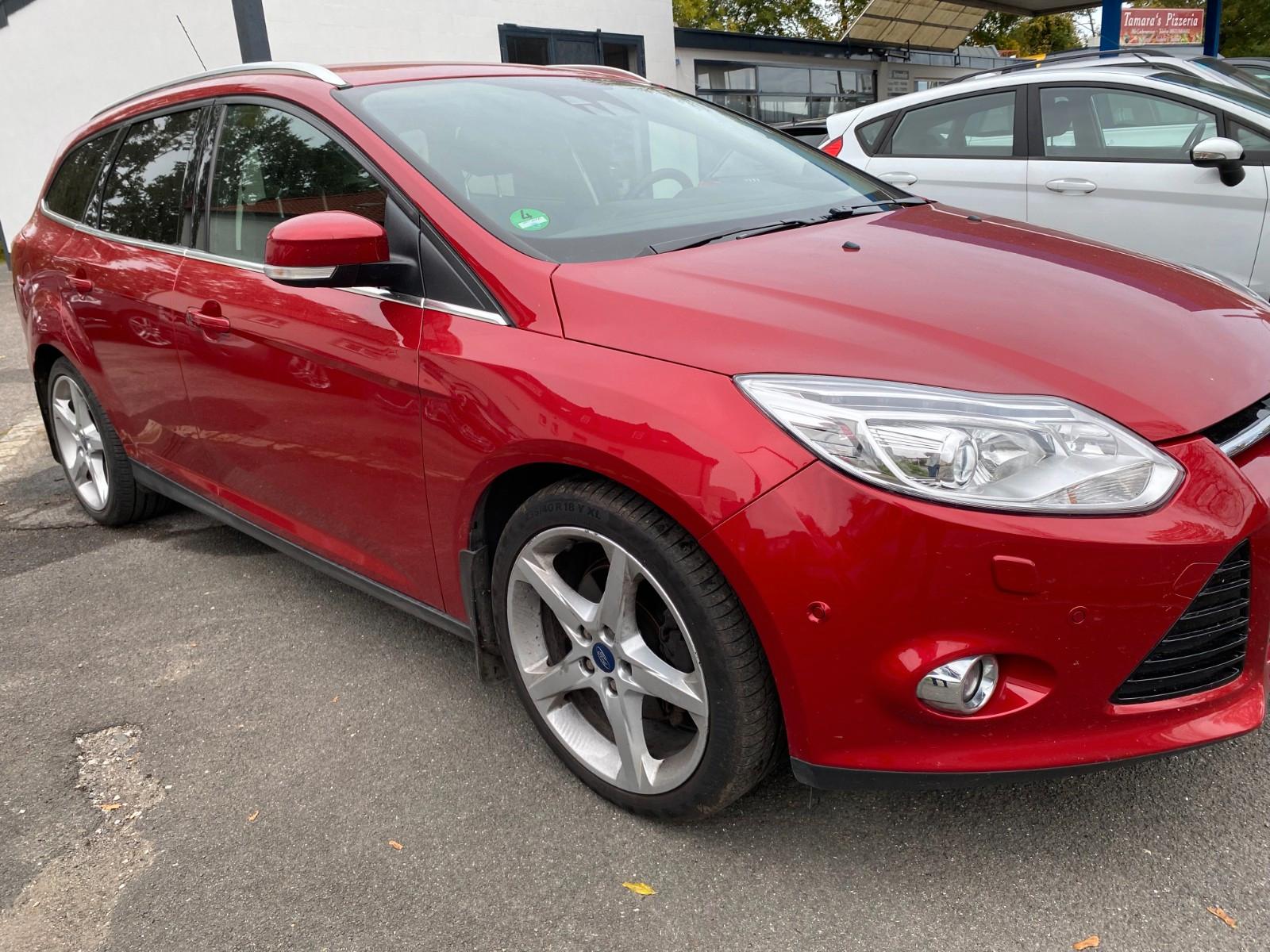 Ford Focus 2011 — вигляд ззаду