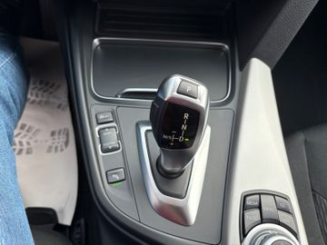 Fahrzeugabbildung BMW 318d Touring Advantage Aut. Navi PDC LED SHZ uvm