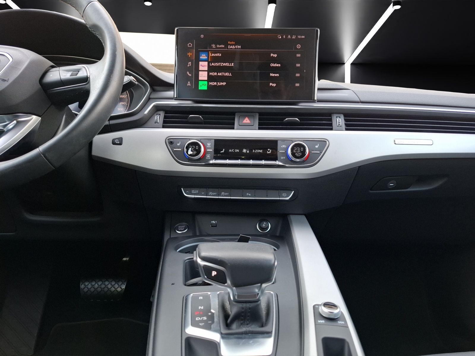 Fahrzeugabbildung Audi A4 Avant 40 TFSI advanced quattro S-tronic Navi