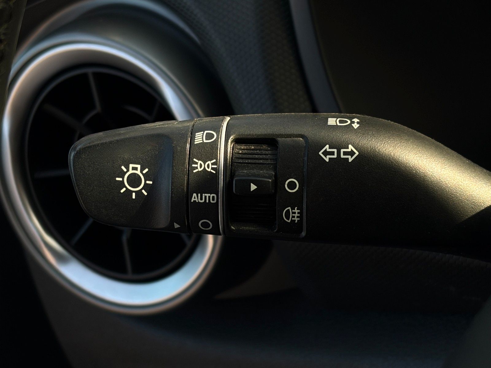 Fahrzeugabbildung Hyundai KONA E Select ACC PDC LFA LKA SHZ LHZ CarPlay