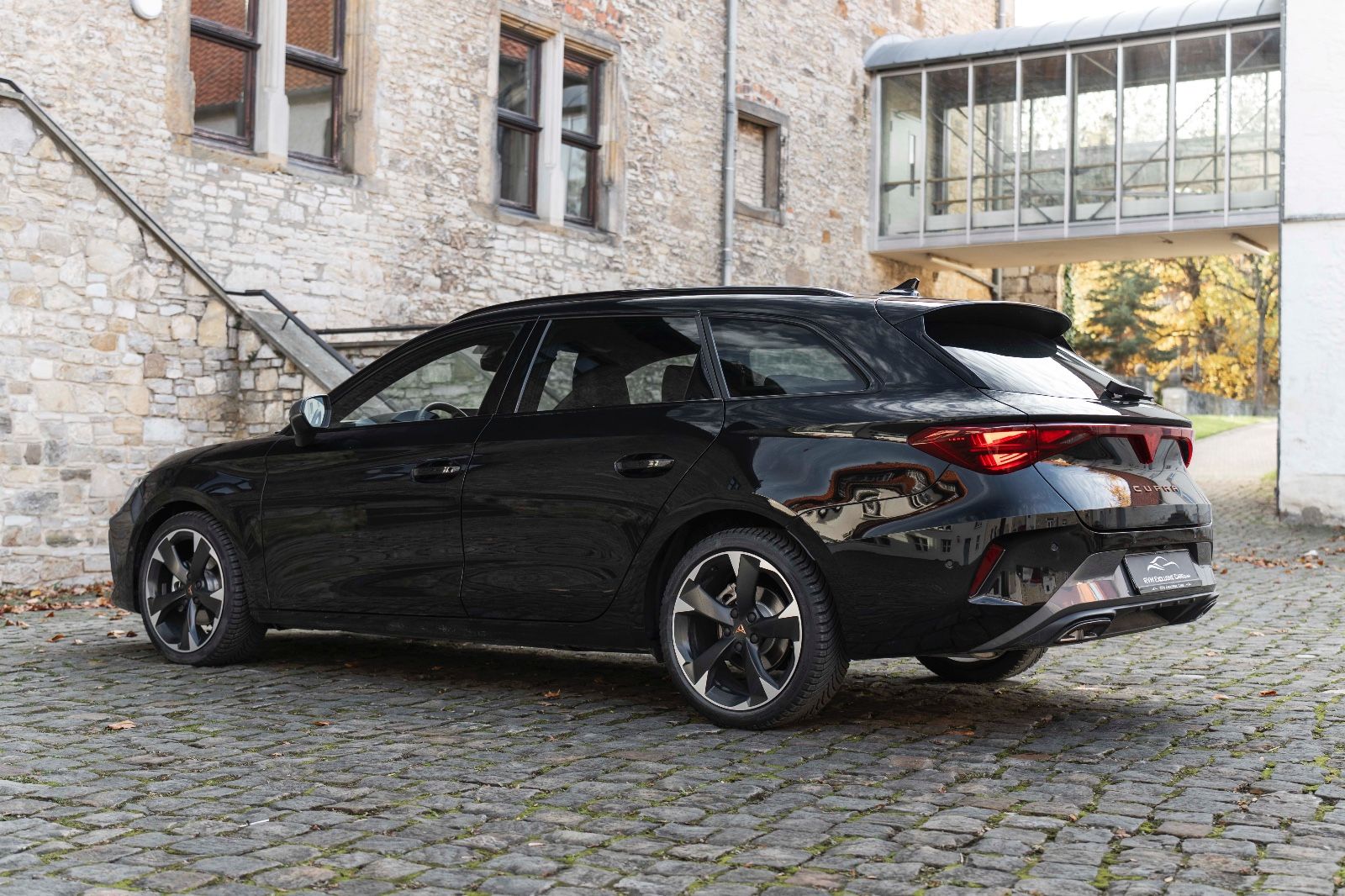 Fahrzeugabbildung CUPRA Leon Sportstourer 1.5 eTSI ACC LED TOTW CARPLAY