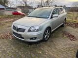Toyota Avensis Kombi 2.2 D-CAT Sol - Toyota Avensis Sol mit Diesel-Antrieb