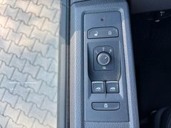 Fahrzeugabbildung Volkswagen T6.1 Multivan 150 PS Navi Sitzh AHK 60000km