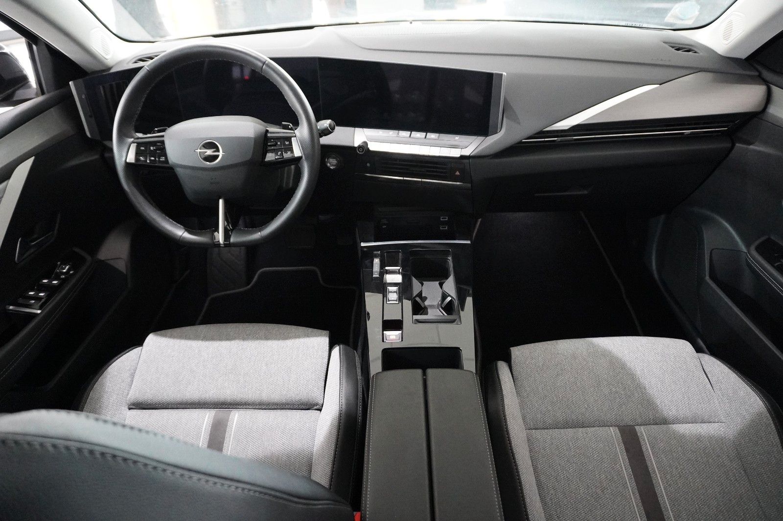 Fahrzeugabbildung Opel Astra L Lim. 1.2T ELEGANCE NAVI/LED/KAMERA/SPORT