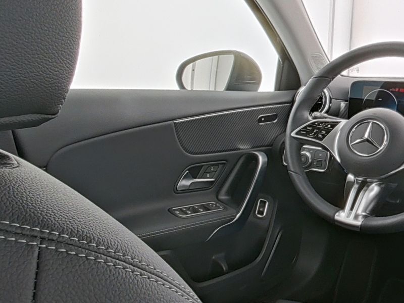 Fahrzeugabbildung Mercedes-Benz A 250 e PROGRESSIVE+STNDHZ+AHK+11KW+LHZ+LED+KAM