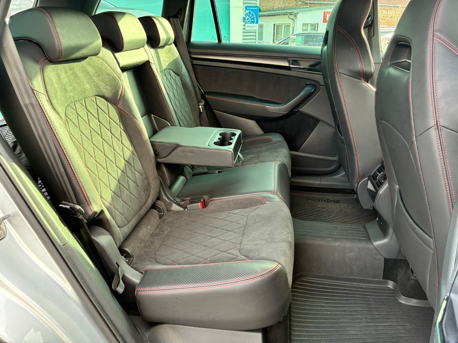 Fahrzeugabbildung SKODA Kodiaq RS 4x4 245PS DSG*AHK*StHz*Pano*20Zoll