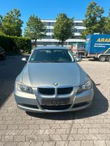 BMW 3er e90 - 320i Automatik / TÜV bis 03/... - BMW aus 2005: 3er