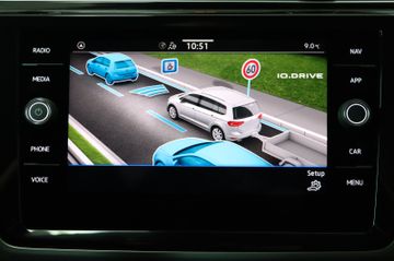 Volkswagen Touran 2.0 DSG R-Line 7-Sitze AHK Kamera