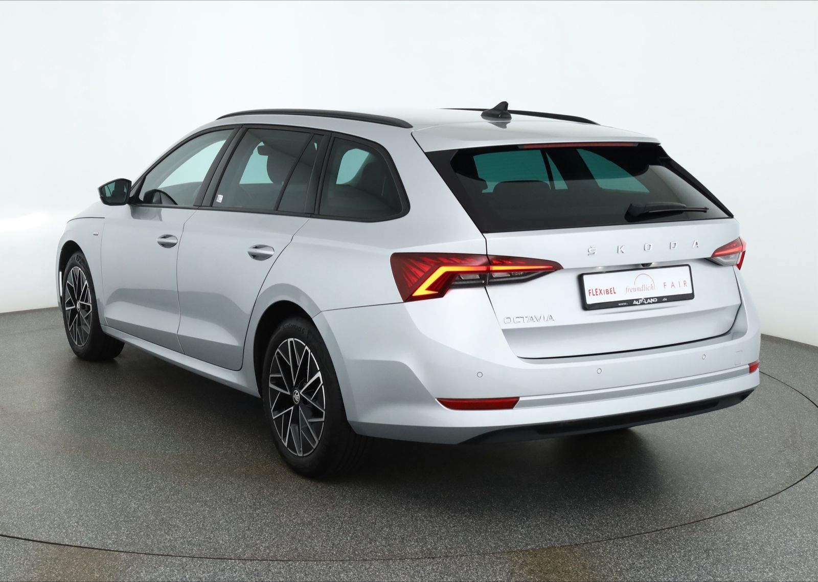 Skoda Octavia Combi 2.0 TDI DSG Clever LED Navi Kamera imagem 3