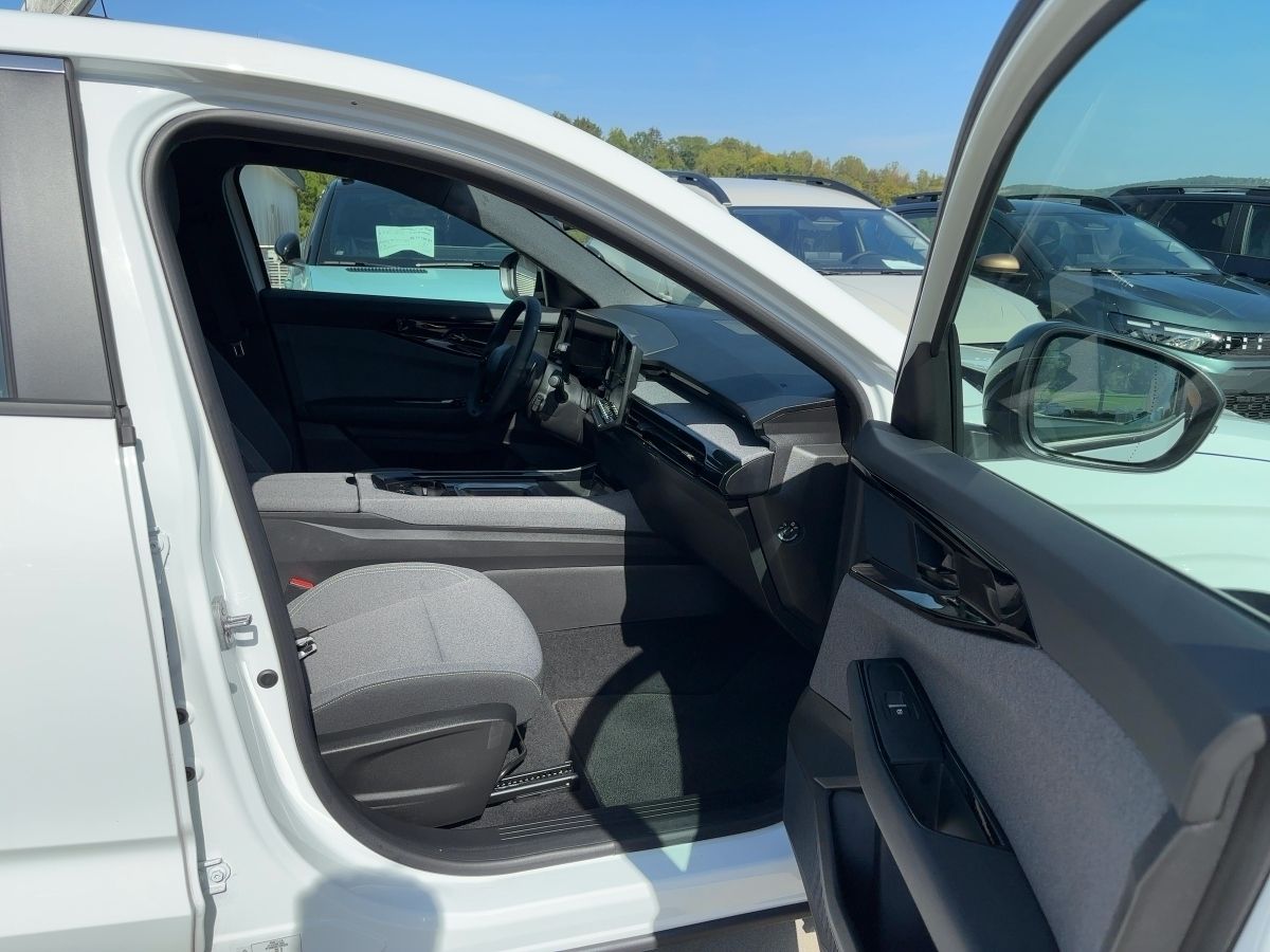 Fahrzeugabbildung Renault Austral Evolution Mild Hybrid 160 Autom. SHZ GJR - mit KI generiert/bearbeitet