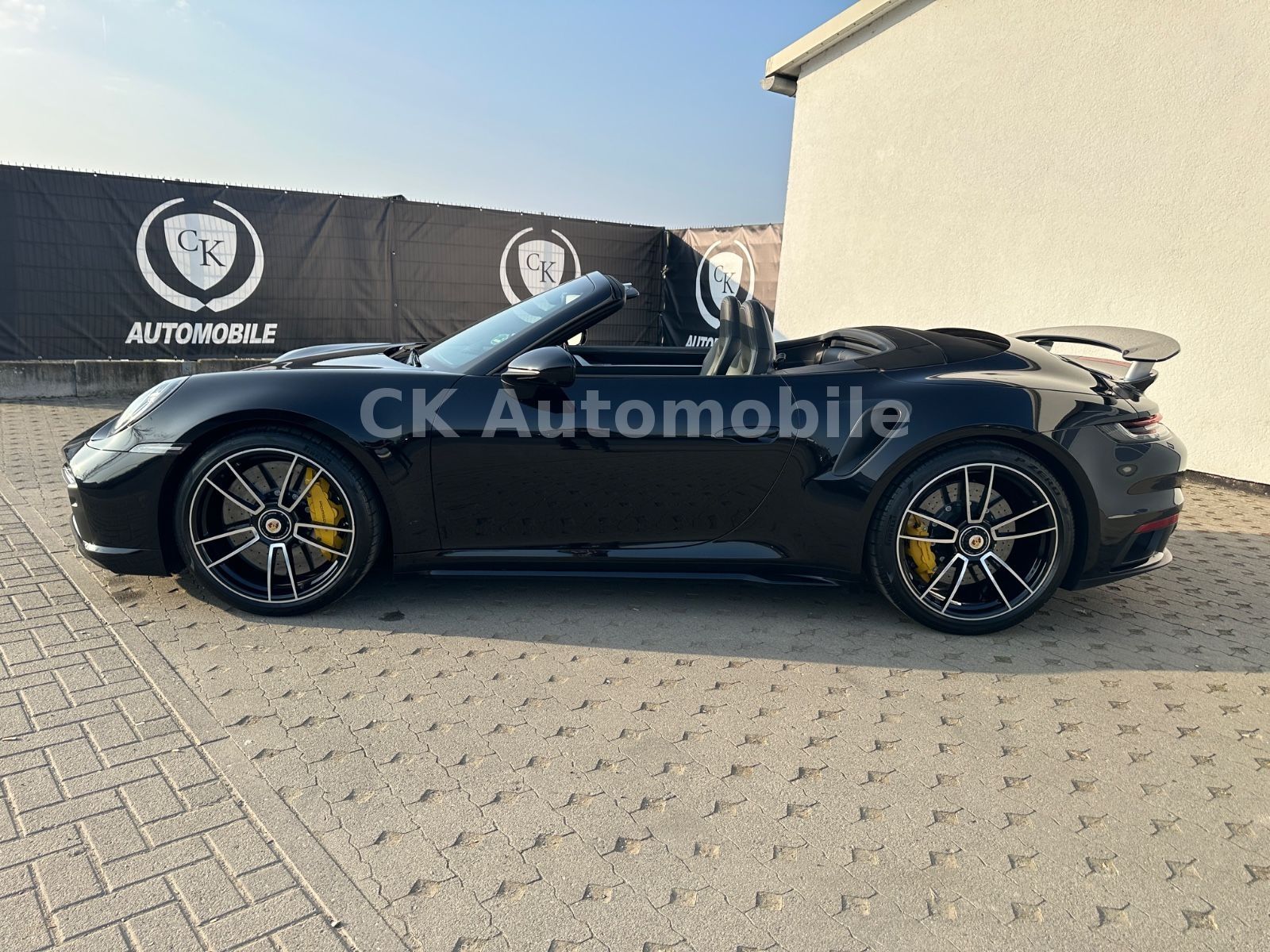 Fahrzeugabbildung Porsche 911 Turbo S Cabriolet Sport-Chrono/360°/ACC/LED