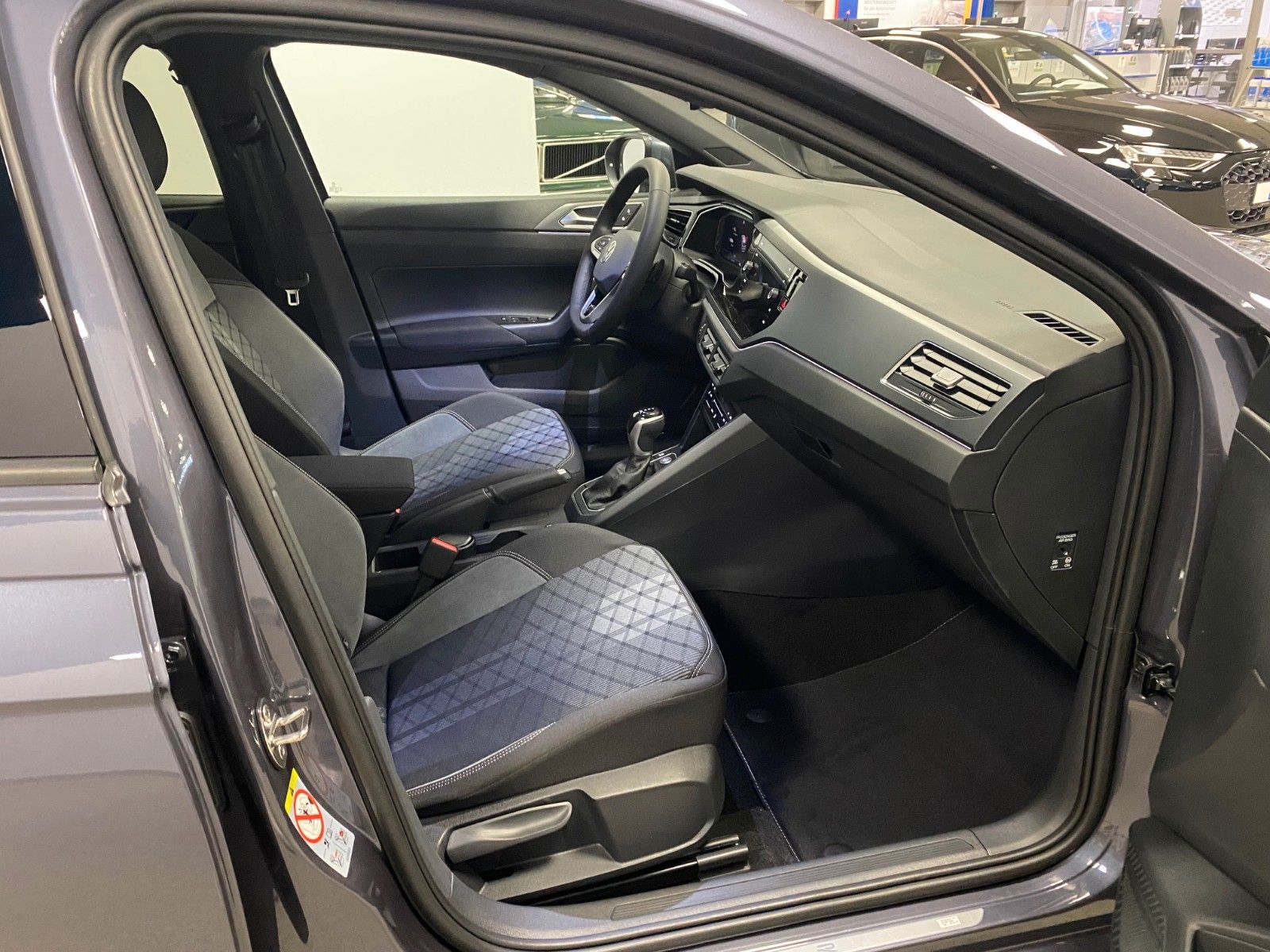 Fahrzeugabbildung Volkswagen Taigo 1.5 TSI OPF DSG R-Line+ MATRIX LED+ACC+18"