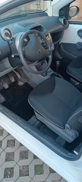 Peugeot 107   TÜV neu  - Peugeot 107: Kleinwagen