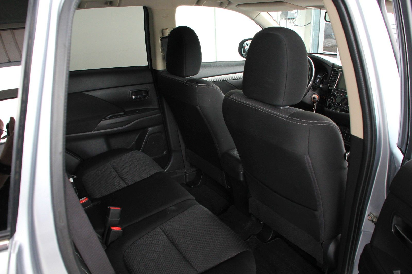 Fahrzeugabbildung Mitsubishi Outlander Edition 100 2WD