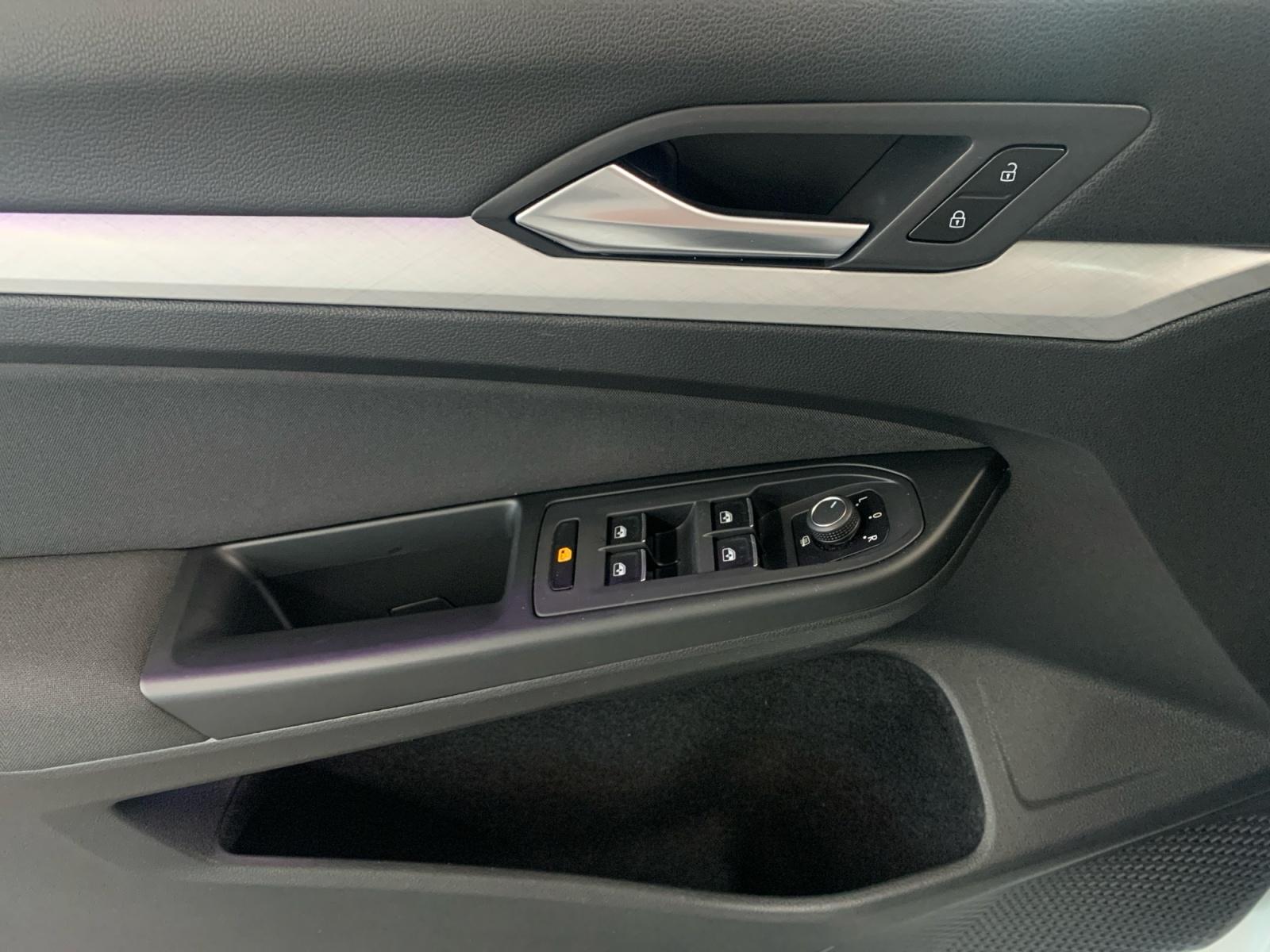 Volkswagen Golf VIII Life 1.5 TSI PANO MATRIX APP KAMERA, миниатюра 19