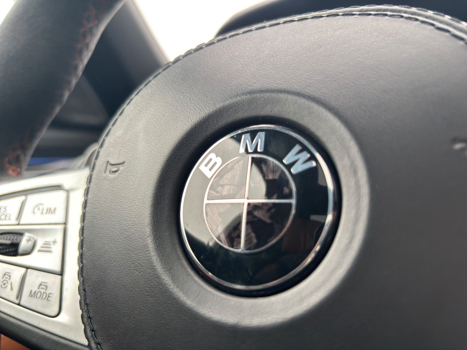 Fahrzeugabbildung BMW 750Li xDrive HUD/Skylounge/H&K/Massage/Luftf.