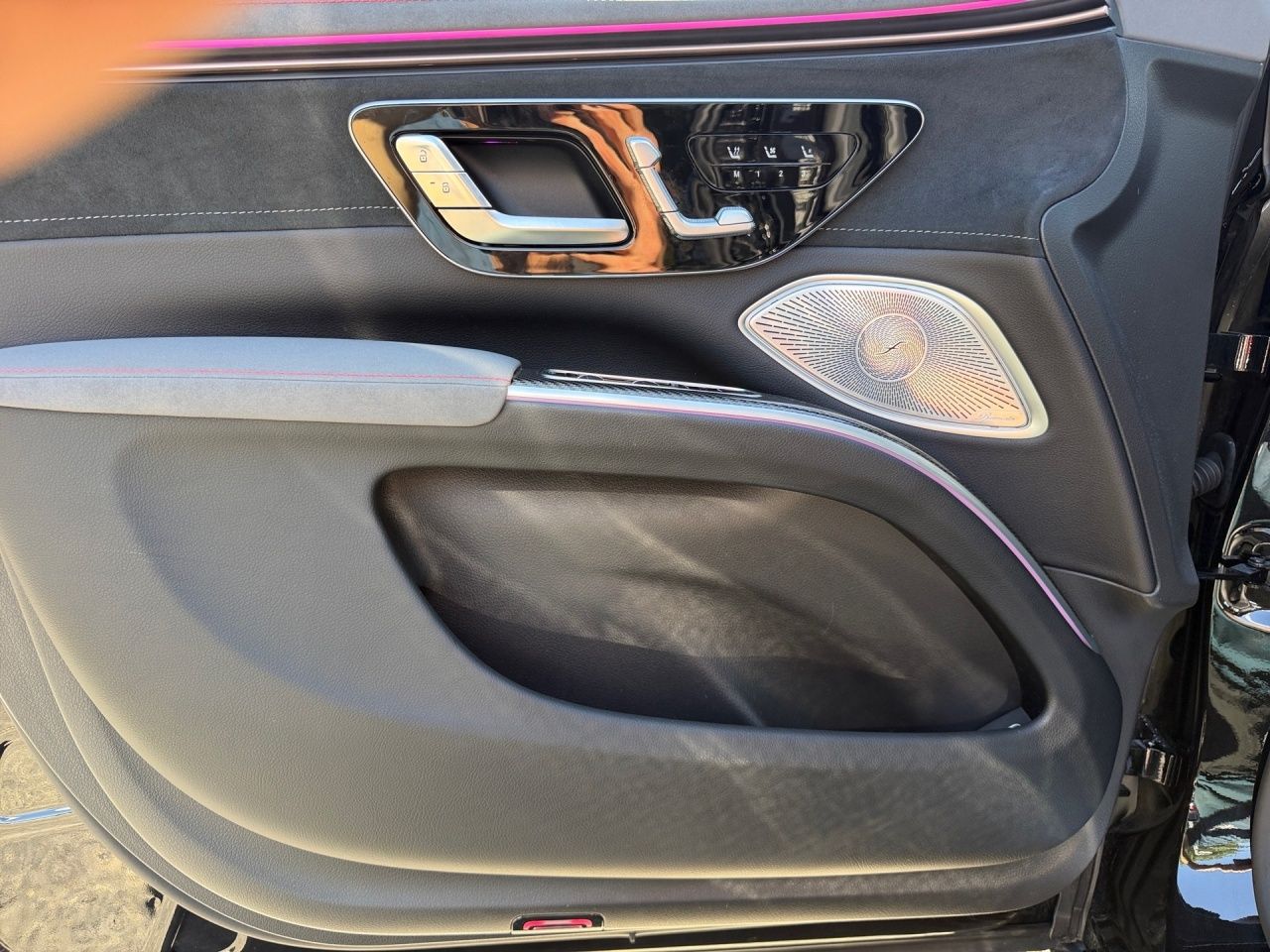 Fahrzeugabbildung Mercedes-Benz EQS 450 4M SUV AMG AHK Airmatic Pano 7-Sitzer