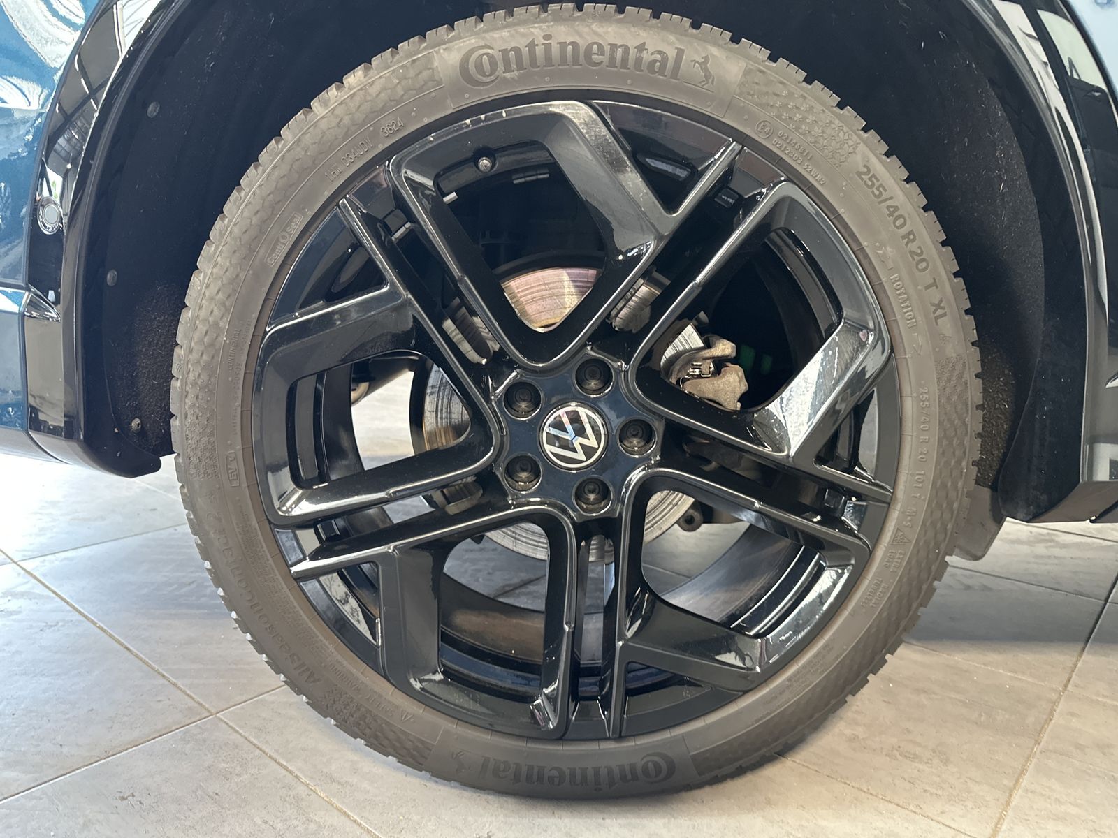 Fahrzeugabbildung Volkswagen Tiguan 1.5 eTSI R-Line DSG NAVI+LED+ACC+AHK+SHZ
