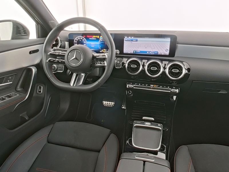 Fahrzeugabbildung Mercedes-Benz A 250 e Limousine AMG LED+Kam+Totw+11kW+WinterP
