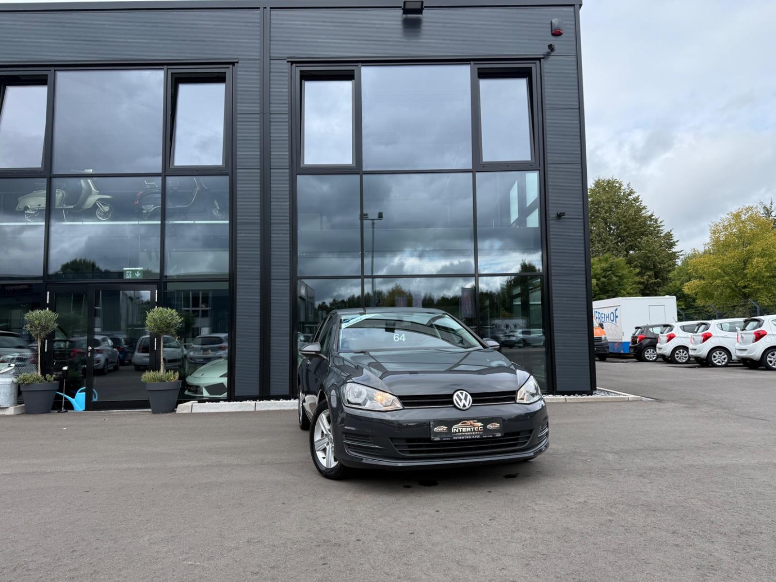 Volkswagen Golf VII Lim Comfortline*NAVI*SHZ*PDC*FSP*HU NEU
