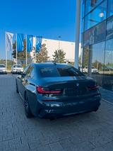 BMW 330i M Sport, Laser, Head up , HaKa, fast Voll - BMW 330 in Düsseldorf