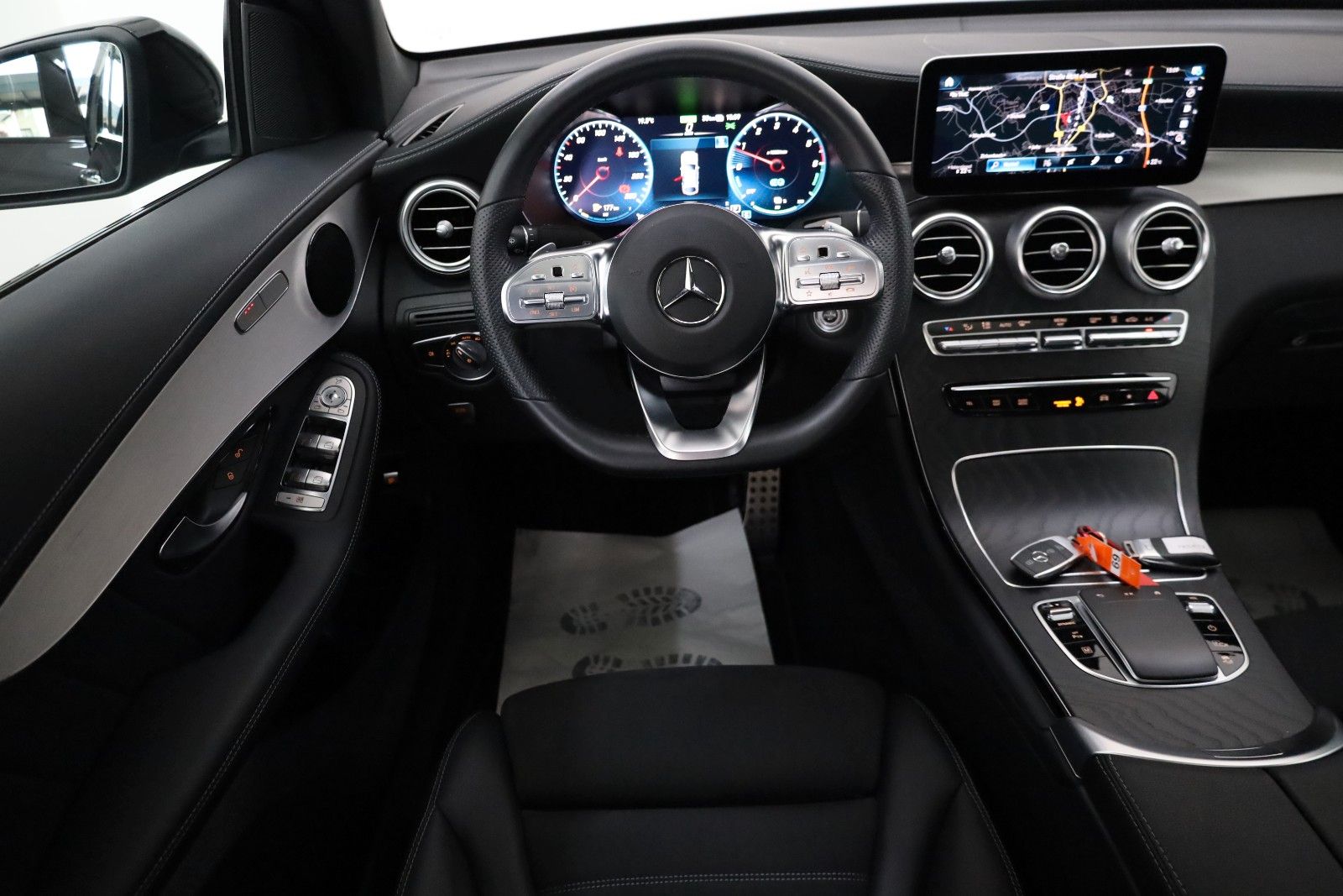 Fahrzeugabbildung Mercedes-Benz GLC 300 de 4M Coupe,AMG line,SH,Kamera,Panorama