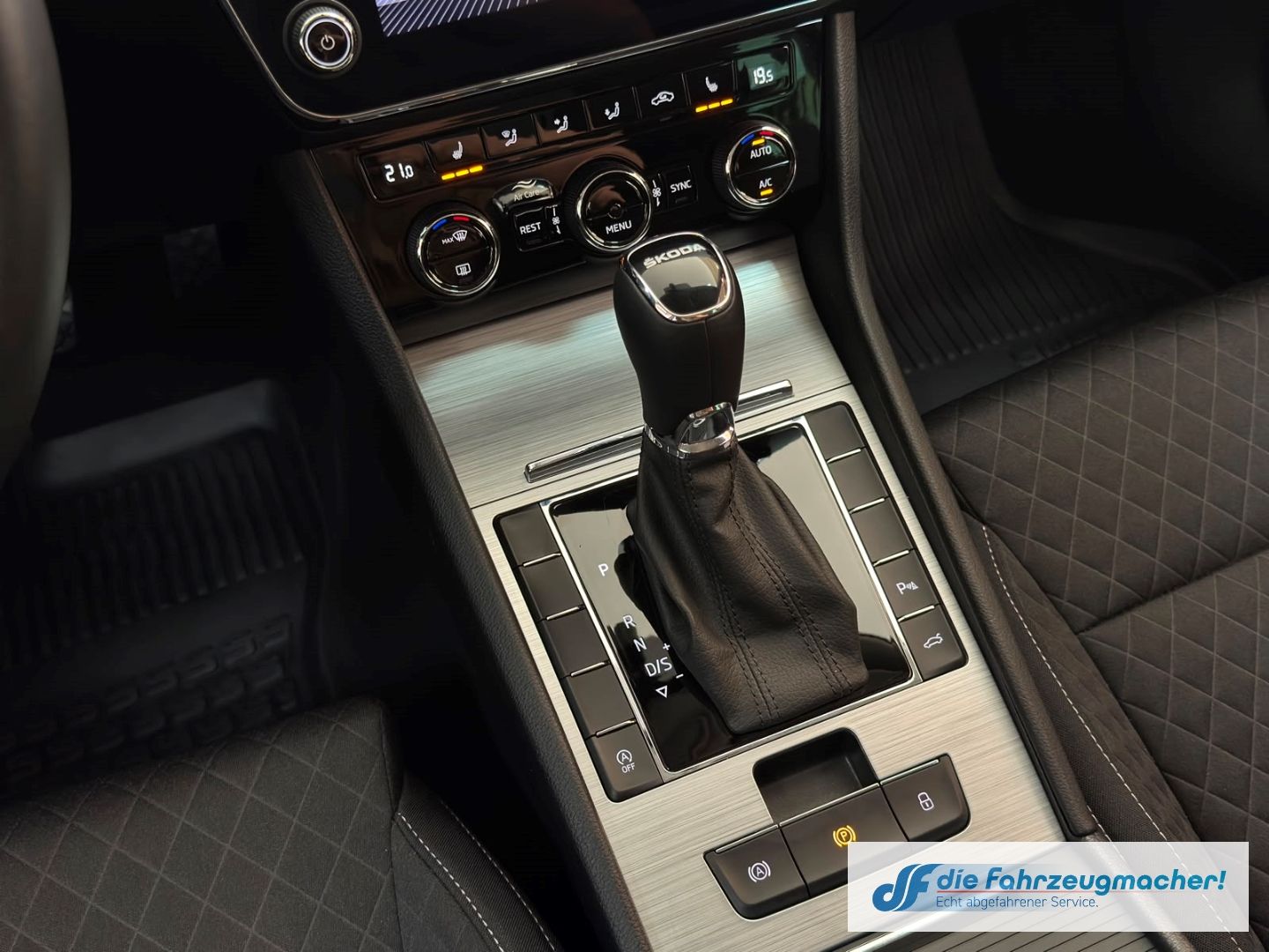 Fahrzeugabbildung SKODA Superb Combi Ambition Digitales Cockpit LED Sper