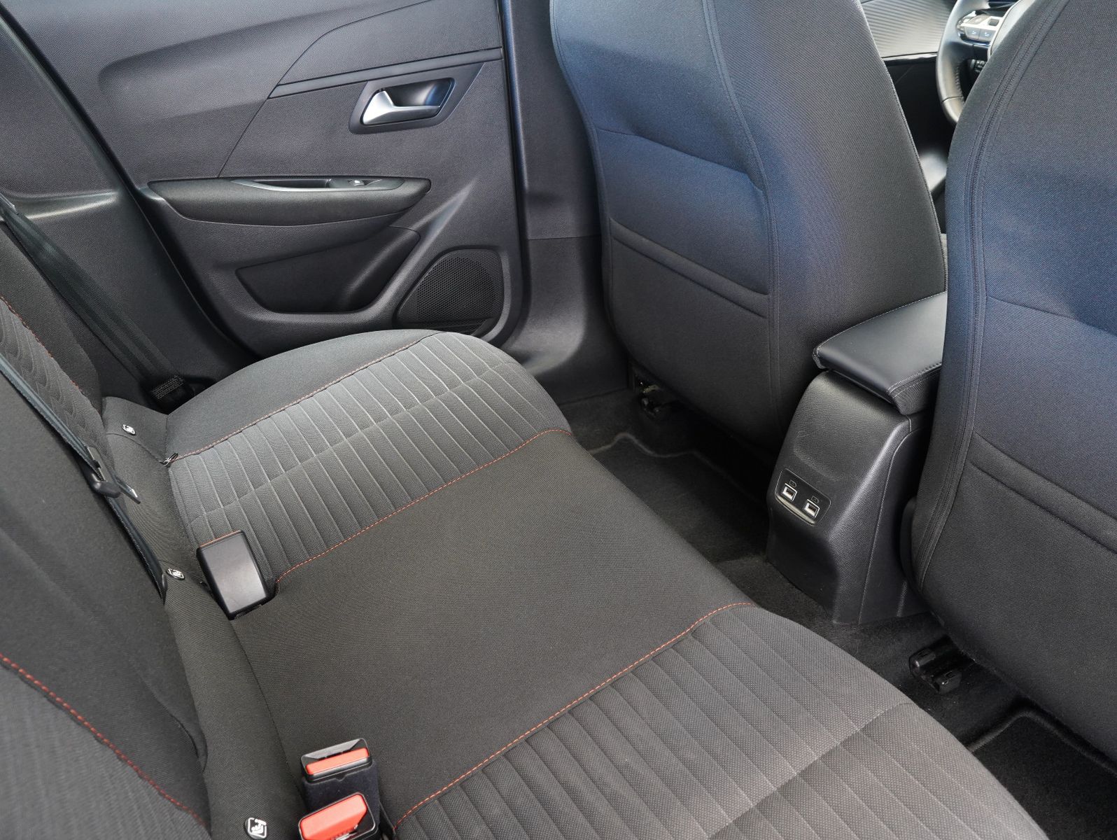 Fahrzeugabbildung Peugeot 208 e- Active Pack PDC/LED/11KW/SOH/LM16"