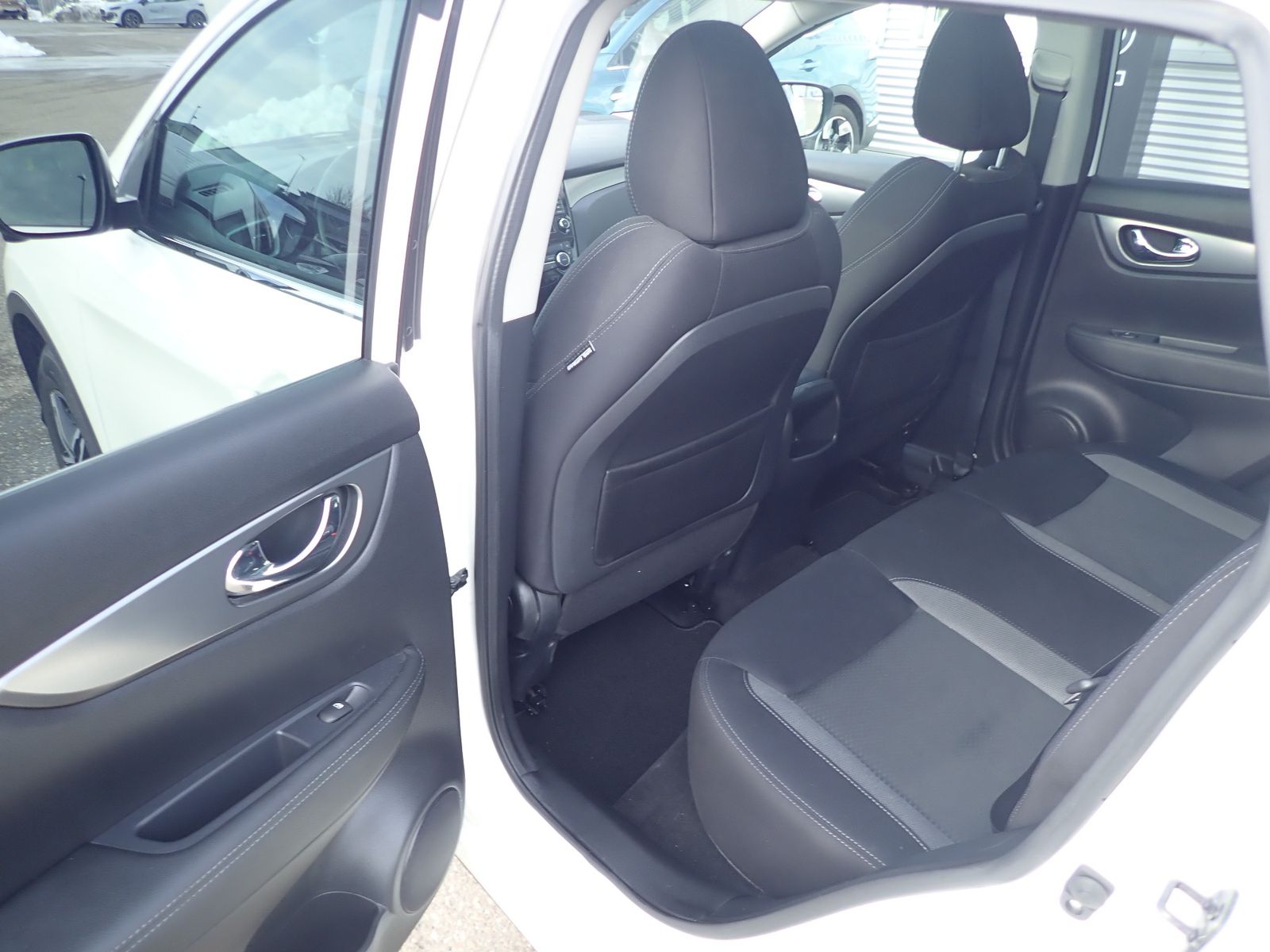 Fahrzeugabbildung Nissan Qashqai N-Connecta 1.3 DIG-T 160PS DCT