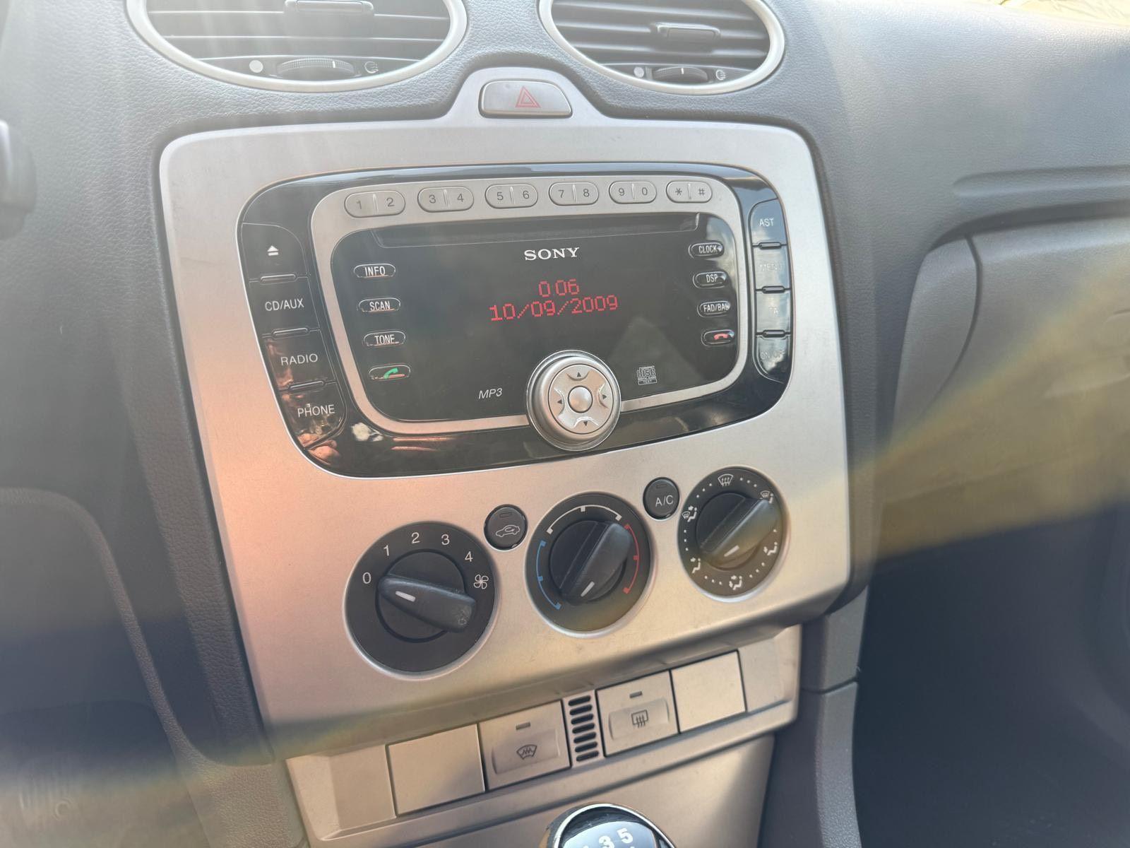 Ford Focus 2010 — photo 6