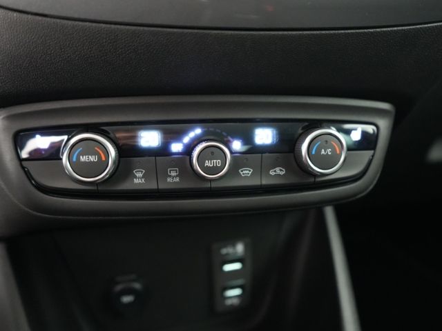 Crossland ELEGANCE PAKET AT+LED+NAVI+RÜCKFAHRKAM