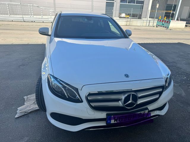 MERCEDES-BENZ E 220 d Autom. -