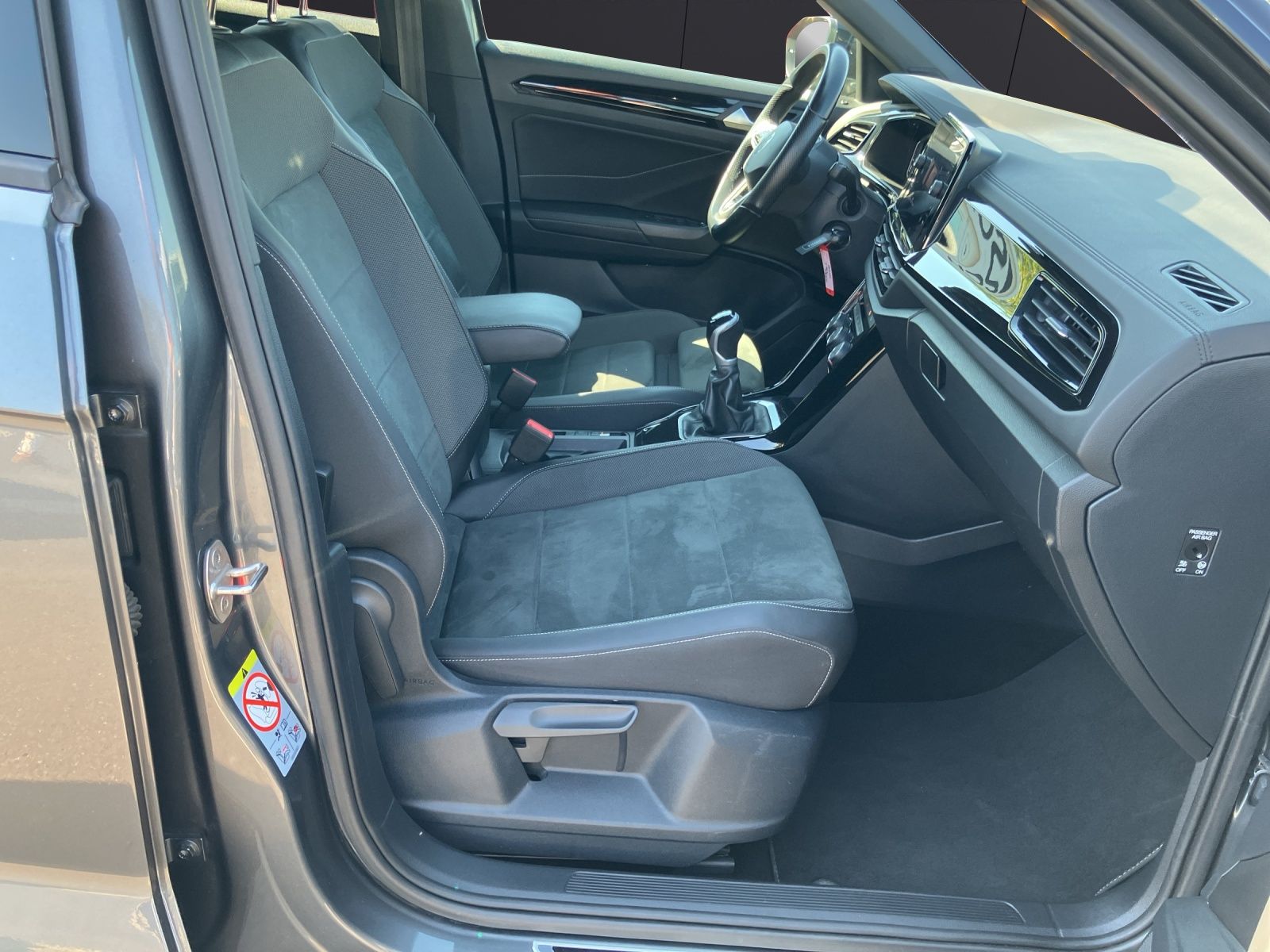 Fahrzeugabbildung Volkswagen T-Roc R-Line Matrix Navi ACC AHK SHZ