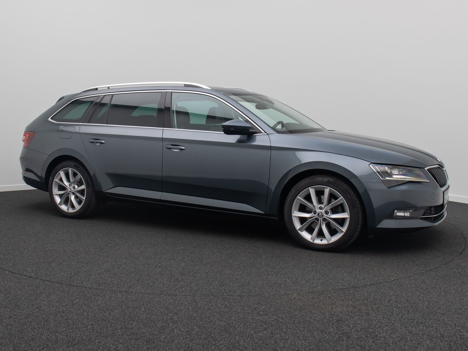 Fahrzeugabbildung SKODA Superb Style BiXenon PDC Navi Touch FernlichtAss