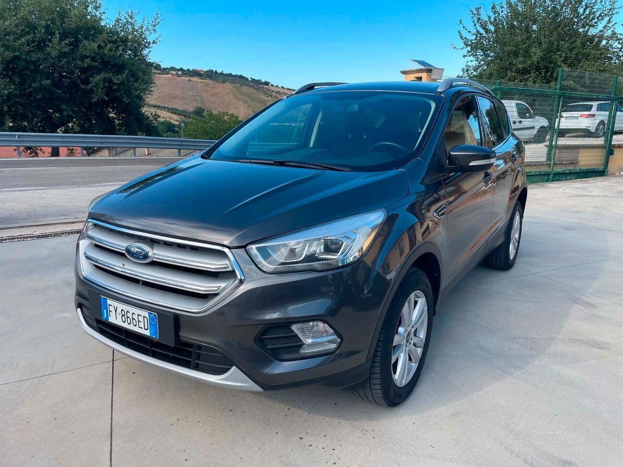 Ford Kuga 1.5 TDCI 120 CV S&S 2WD Business imagem 3