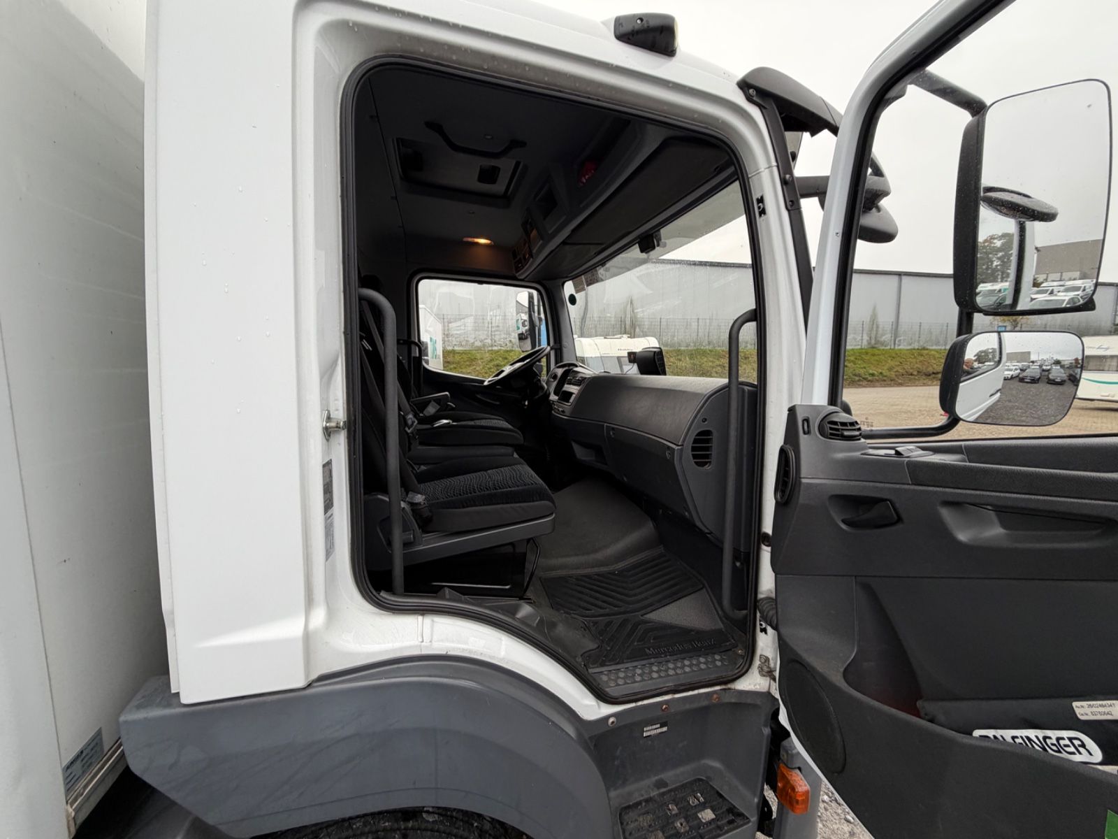 Fahrzeugabbildung Mercedes-Benz Atego 818L Koffer LBW