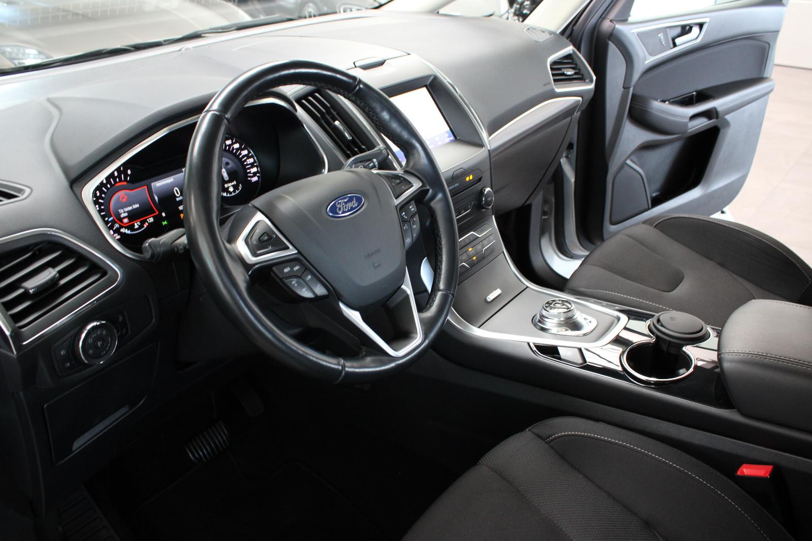 Ford S-MAX *TITANIUM* AUTOMATIK/AHK/NAVI/LED/8-FACH!