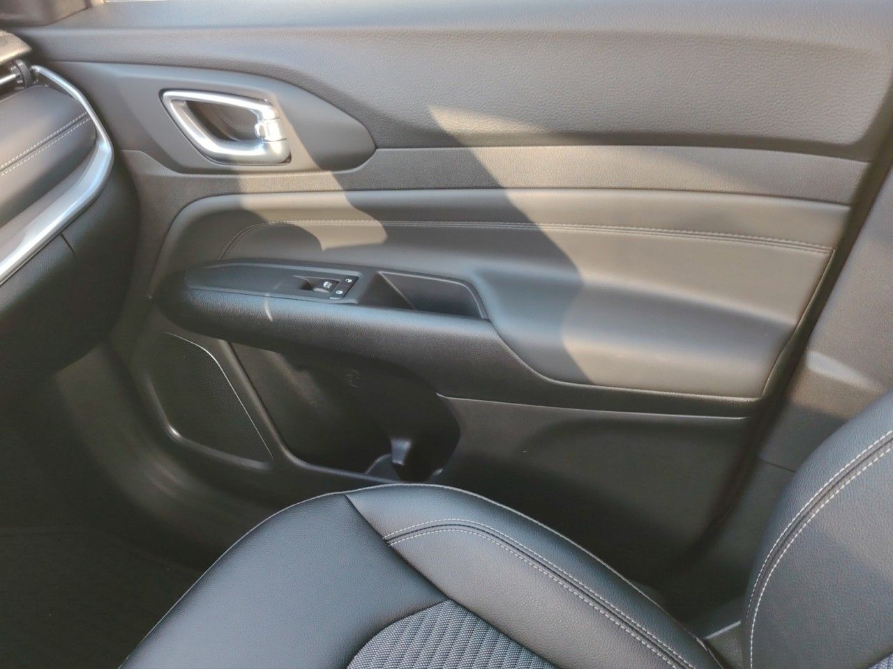 Fahrzeugabbildung Jeep Compass Altitude Mild-Hybrid FWD