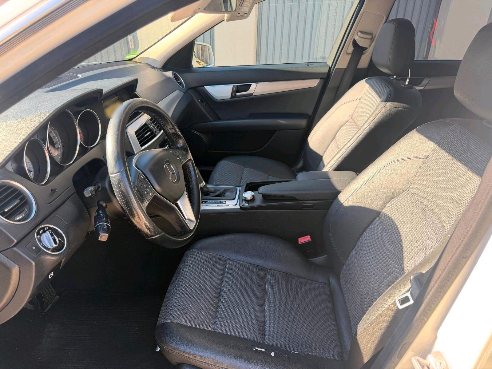 Mercedes-Benz C220 2012 — photo 10