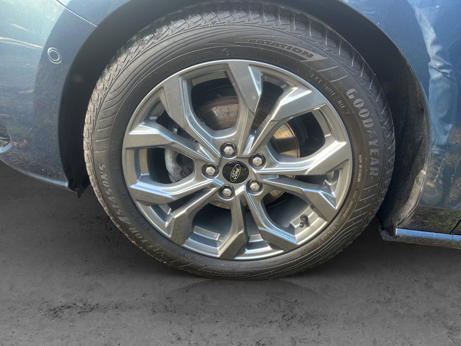 Fahrzeugabbildung Ford Focus 1.0 EcoBoost Mild-Hybrid ST-Line S/S
