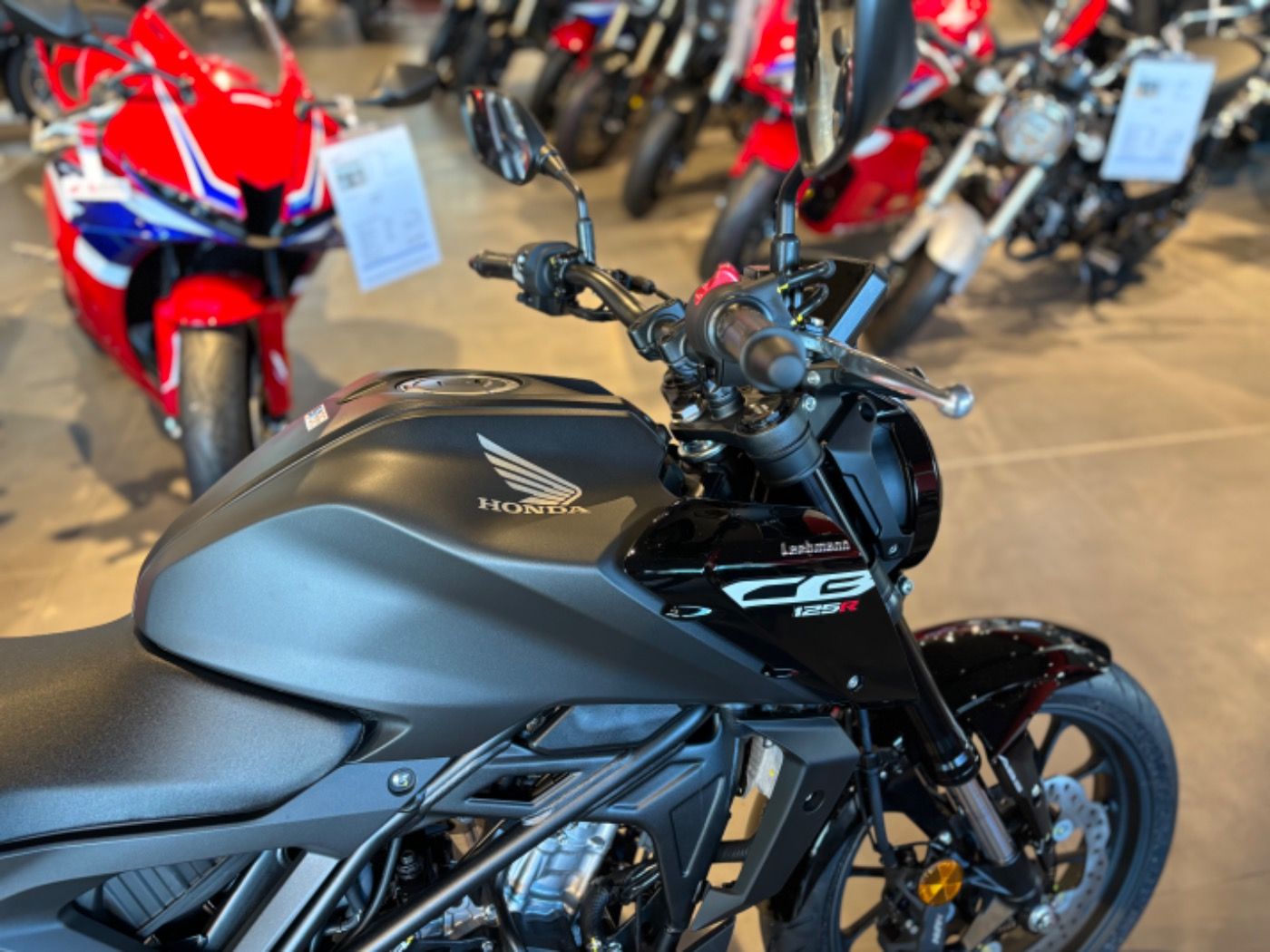 Fahrzeugabbildung Honda CB 125 R, 6 Jahre Garantie, 2025