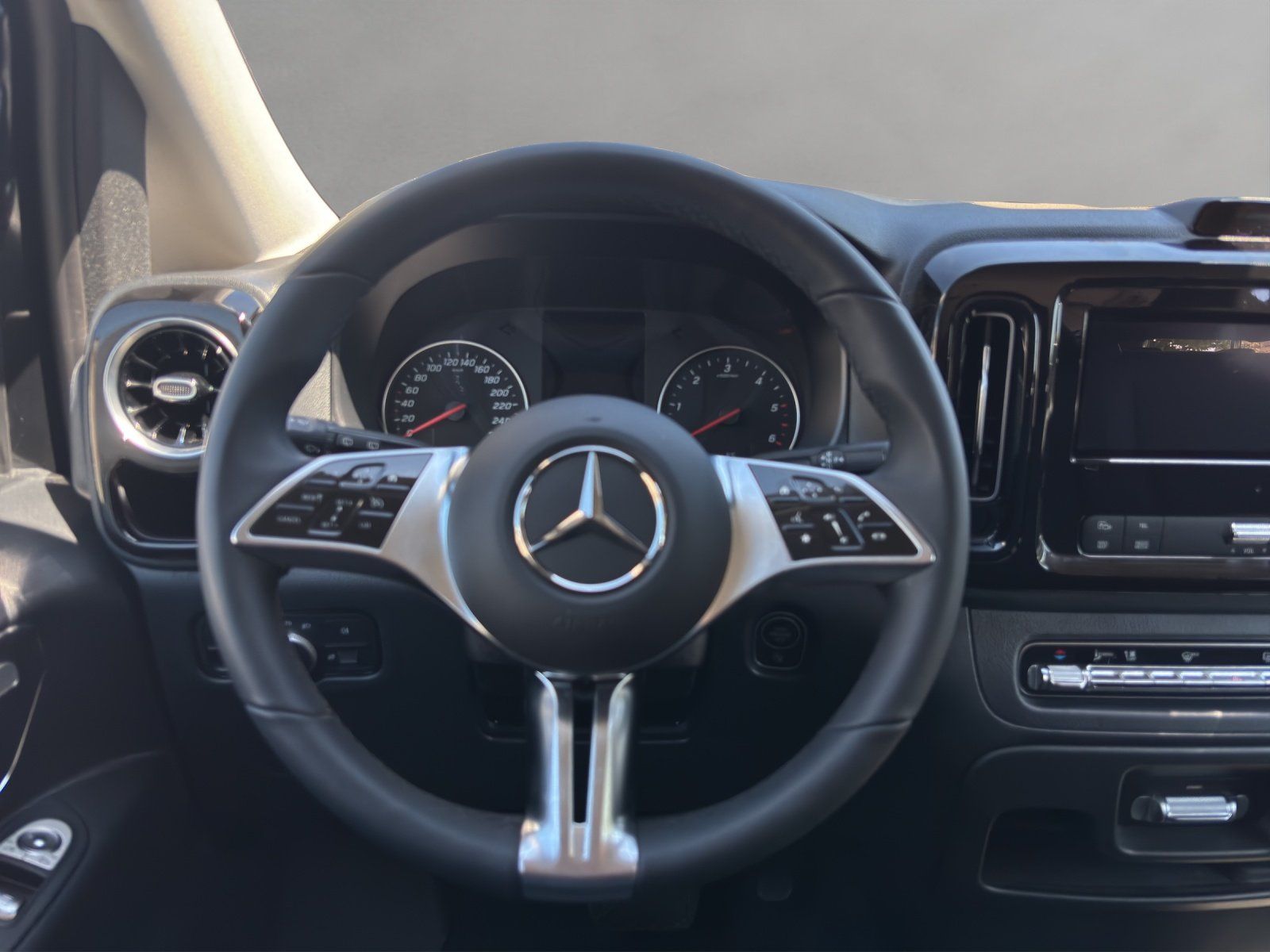 Fahrzeugabbildung Mercedes-Benz Vito 116 CDI Tourer PRO Extralang