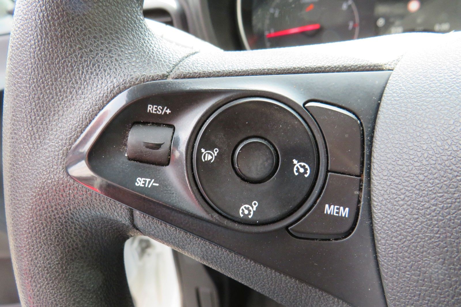 Fahrzeugabbildung Opel Combo Life E Edition NACI APP-CONNECT AHK 1.HD