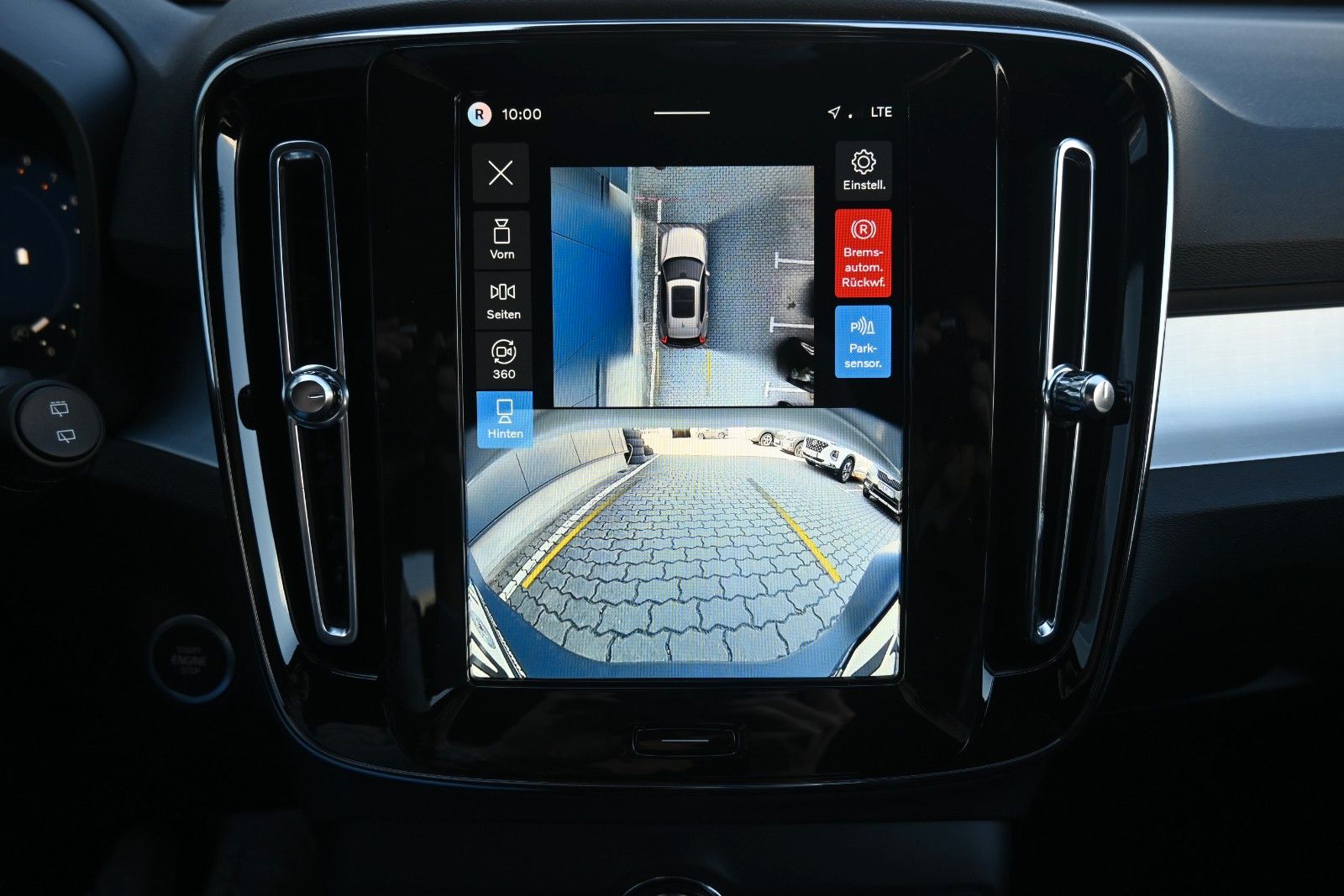 Fahrzeugabbildung Volvo XC40 B4 DKG Plus Black Edition*FSHZG*360°*ACC