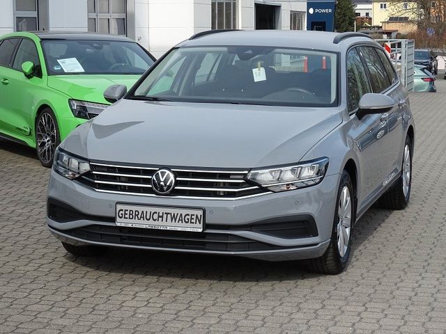 Passat Variant 1.5 TSI Conceptline - LED / Navi