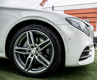 Fahrzeugabbildung Mercedes-Benz E220d T-Modell AMG-LINE BURM.|SOFTCL|360°|AMBIEN